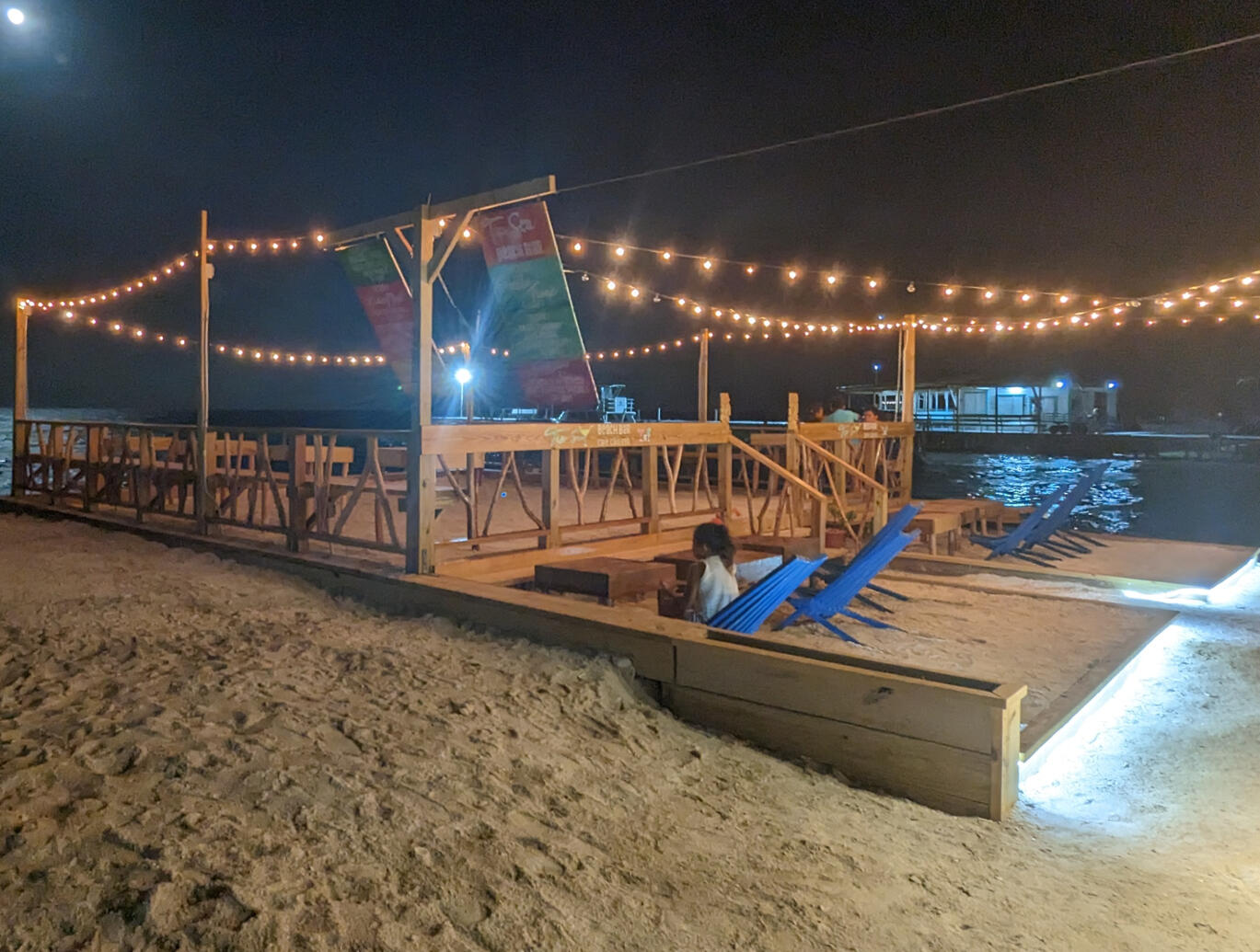 Tipsy Beach Bar & Grill