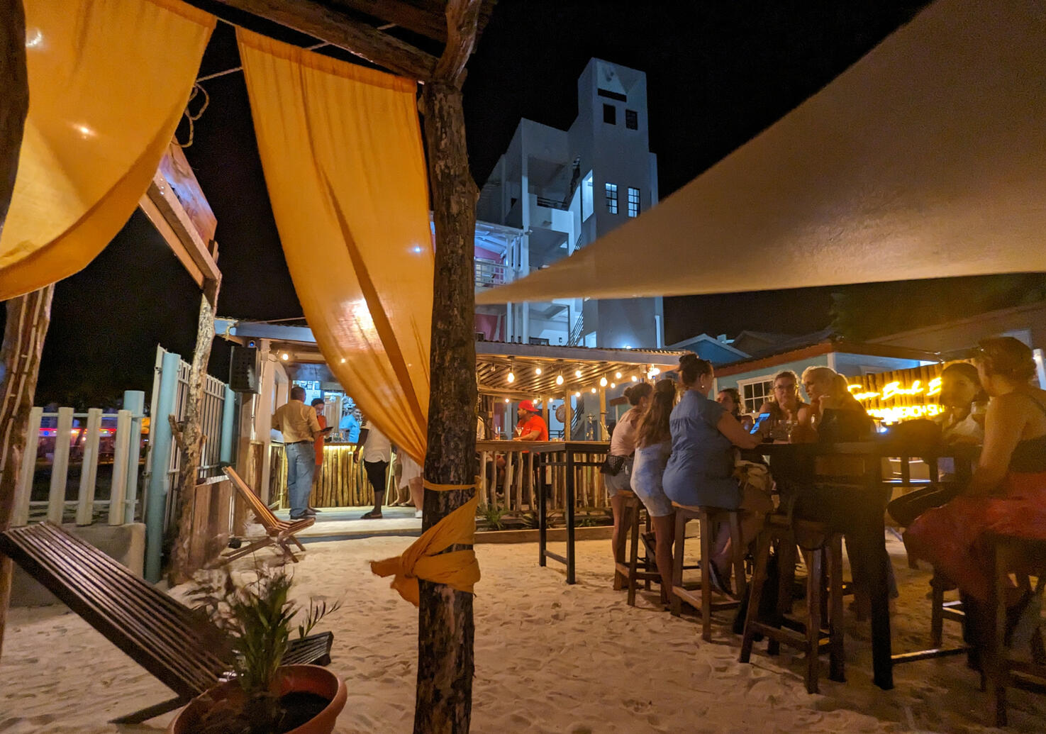 Tipsy Beach Bar &amp; Grill